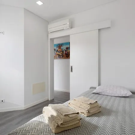 Casa Dos Terracos T3 Rc アパート